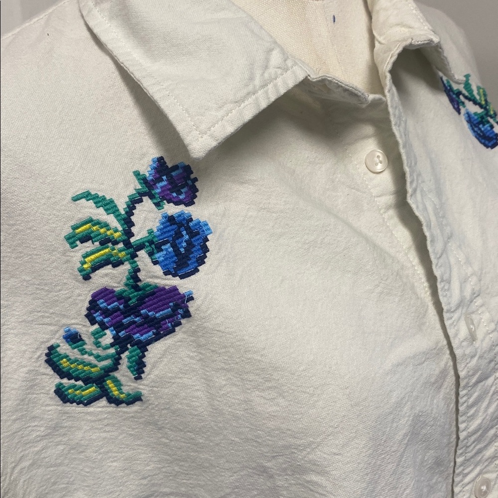 Urban outfitters cross stitch vintageEmbroidered White Shirt with Blue Floral